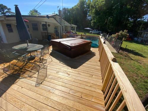 Beautiful Room Just Waiting for You! in Etowah, USA