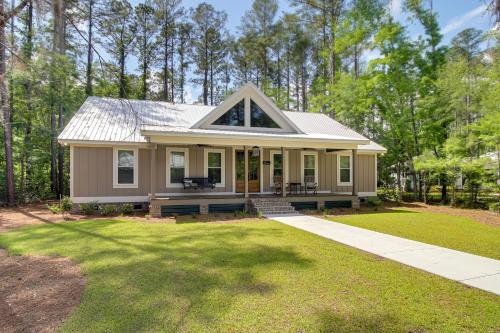 Spacious Midway Cottage with Porches, Near Hunting!