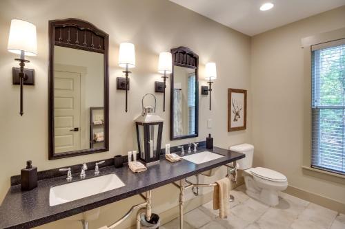 Spacious Midway Cottage with Porches, Near Hunting!