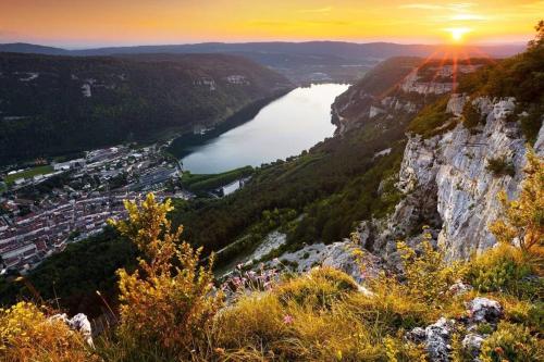 Joli appartement en face de lac in Nantua