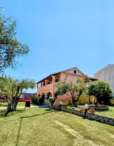 Anna Garden Sidari 5