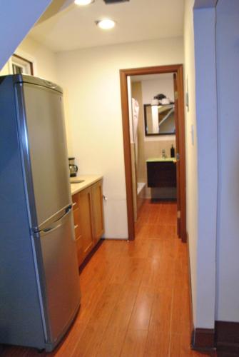 EWR AIRPORT Multilevel Guest House Room with 2-3 Beds