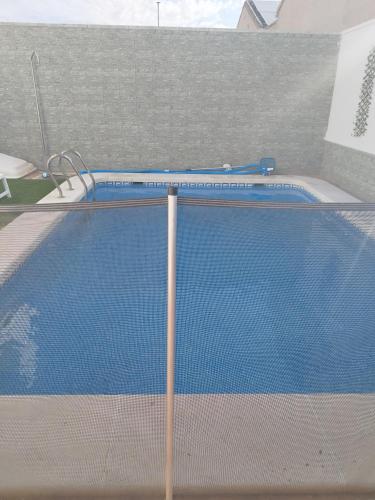 LA MANCHEGUITA DE MADRIGUERAS 5 DORMITORIOS DOBLES CHALET CON PISCINA, BARBACOA Y SALA DE JUEGOS ide in Mahora