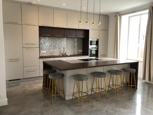 廚房, Manoir de la Fontaine Saint-Jean in 克羅薩克