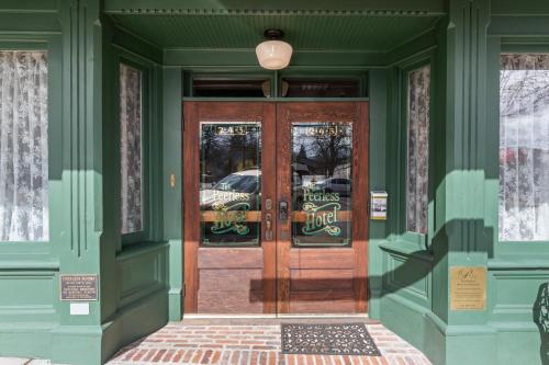 مدخل, The Peerless Hotel in Ashland City Center