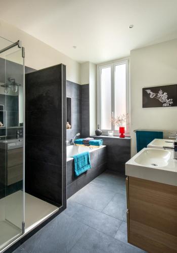 La Maison Vague – Marseille, NY