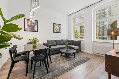 The Remise Mitte Loft, 2 BR, 2 bathrooms, living room, group & family friendly, 4- 7 Guests, Берлин (фото 4)