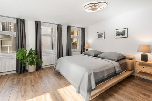 The Remise Mitte Loft, 2 BR, 2 bathrooms, living room, group & family friendly, 4- 7 Guests, Берлин (фото 8)