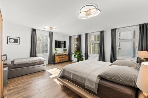 The Remise Mitte Loft, 2 BR, 2 bathrooms, living room, group & family friendly, 4- 7 Guests, Берлин (фото 6)