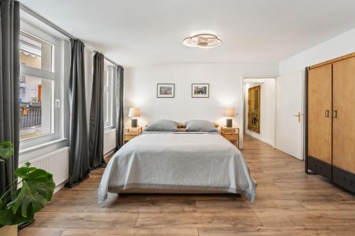 The Remise Mitte Loft, 2 BR, 2 bathrooms, living room, group & family friendly, 4- 7 Guests, Берлин (фото 7)