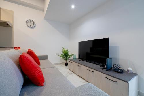 Top Location 2 Bedroom with Terrace - Tap to explore photos