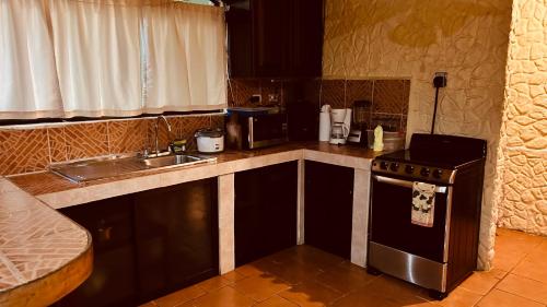 Casa Encantada offers you Two-Bedroom House, 1 Tiny Apartment & 3 Double Rooms in Quepos