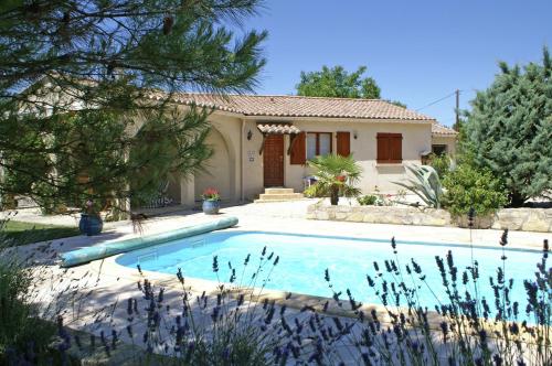 2 bedrooms, 5 beds