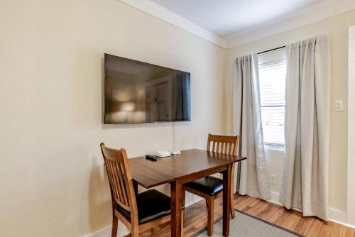 The Flats on Florida St - Super Comfy 2-Bedroom Apartments