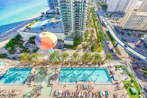 Modern Condo Easy Access to the Beach at Hollywood in Hollywood, USA