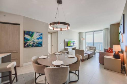 Modern Condo Easy Access to the Beach at Hollywood in Hollywood, USA
