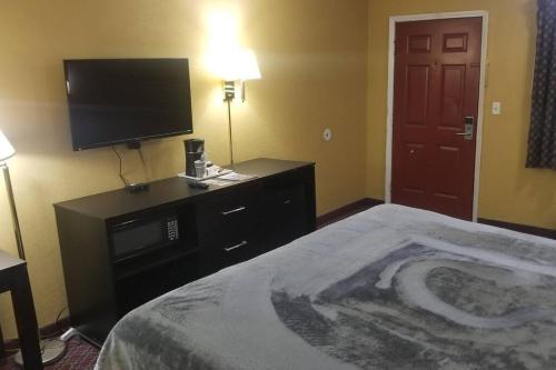 Hotel 2 Queen Beds Hotel Room 208 Wi-Fi Hot Tub Room Booking in Stillwater, USA