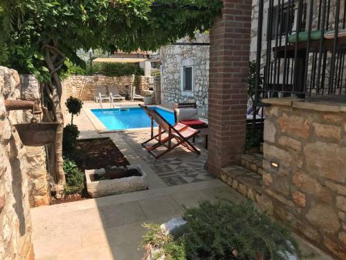 Skats, BEST PRICES VILLA NINI with refreshing private pool, barbecue,bikes and much more in Fuskulin