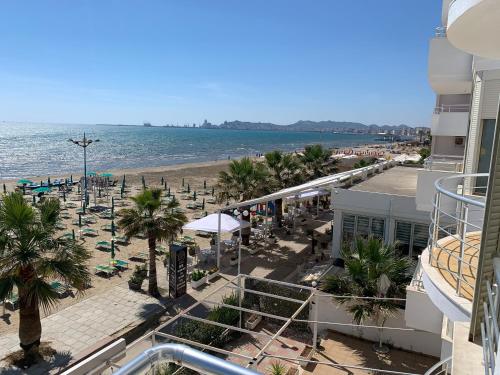 外観, Wave Beachfront Apartments in ドゥラス
