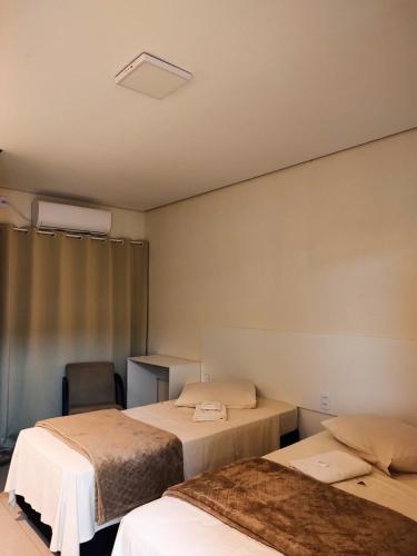 2 twin beds