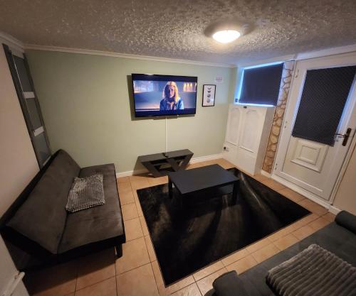 Maidstone castle 3bedroom free sports channels, parking