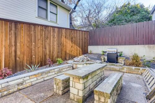 Modern Designer Condo Close to Downtown Austin! in Austin, USA