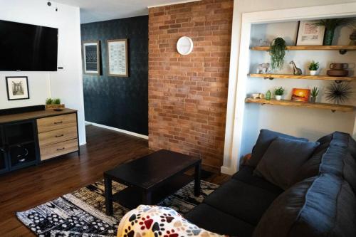 Charming & Spacious 3BR Home in South Side Slopes