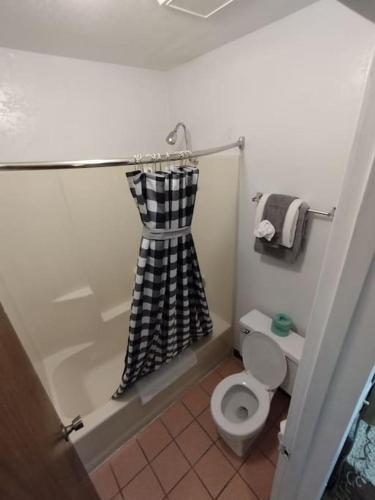 OSU 2 Queen Beds Hotel Room 209 Wi-Fi thumb 4