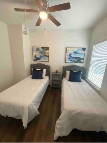 Urban chic living minutes to I-45 and I-610 #B in Houston, USA