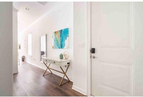 Urban chic living minutes to I-45 and I-610 #B in Houston, USA
