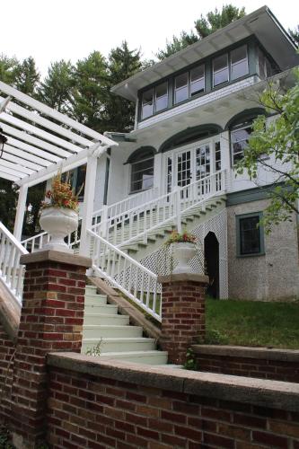 The Hillside B&B. Home w/ Breakfast Service! in Wisconsin Dells, USA