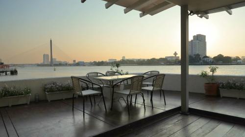 Riverfront house/Chao phraya river/Baan Rimphraya