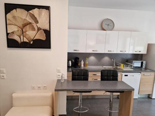 Entier beau 3pièces climatisé avec terrasse de 60m2 pour 7personnes (Entier beau 3pieces climatise avec terrasse de 60m2 pour 7personnes) in Chatenay Malabry