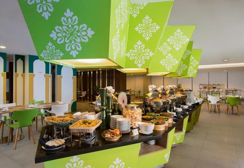 Restaurant, KHAS Pekanbaru Hotel in Pekanbaru