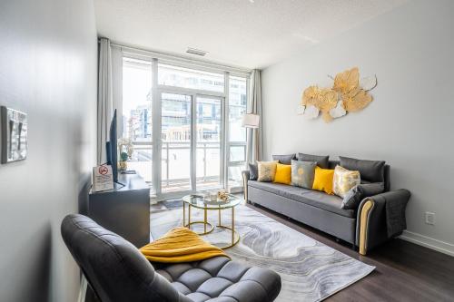 Modern Lillian St Apartments by GLOBALSTAY