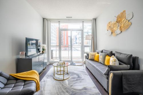 Modern Lillian St Apartments by GLOBALSTAY