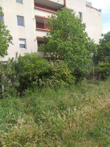 View, Le Nomade, Parc Montcalm et stationnement prive in Estanove