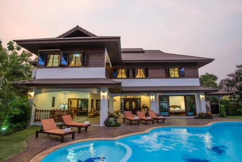 Oriental Thai luxury villa with Private pool in San Phe Suea
