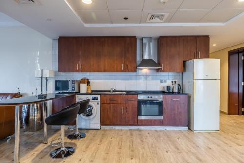 Lake Views Apartment in JLT - main image