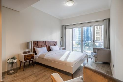 Lake Views Apartment in JLT - image 7