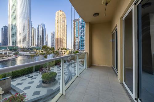 Lake Views Apartment in JLT - image 11