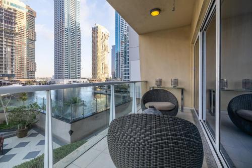 Lake Views Apartment in JLT - image 9