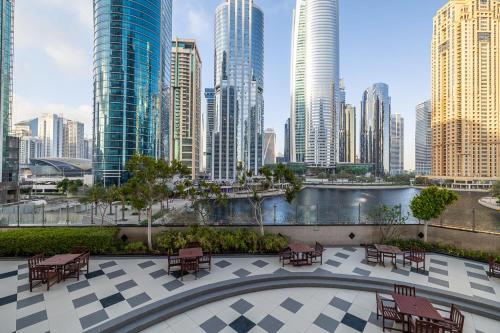 Lake Views Apartment in JLT - image 8