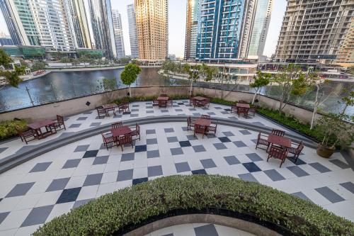 Lake Views Apartment in JLT - image 4