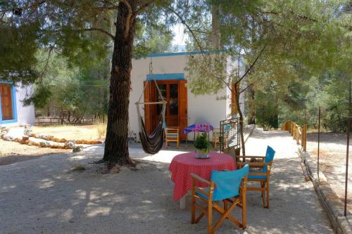 little house in forest - Πόθια