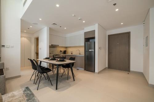 Waterfront 1BDR Apartment in The Grand Creek Harbour - image 5