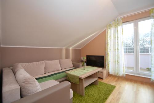 One-Bedroom Apartment image 4