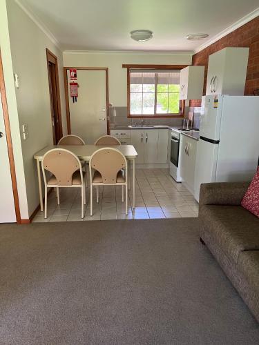 Kitchen, Greenways Holiday Units in Tocumwal