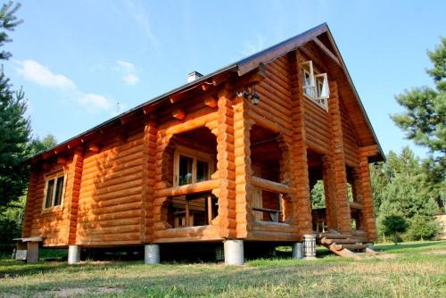 3 bedrooms, 13 beds