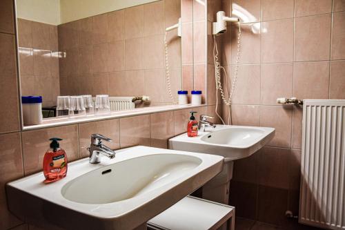 Hotel Reinisch Room Type - Deluxe Double or Twin Room